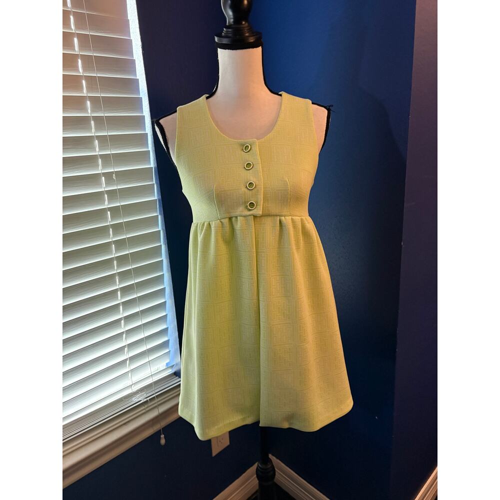 Vintage Late‑60s/Early‑70s Light‑Green Textured Button‑Front Top